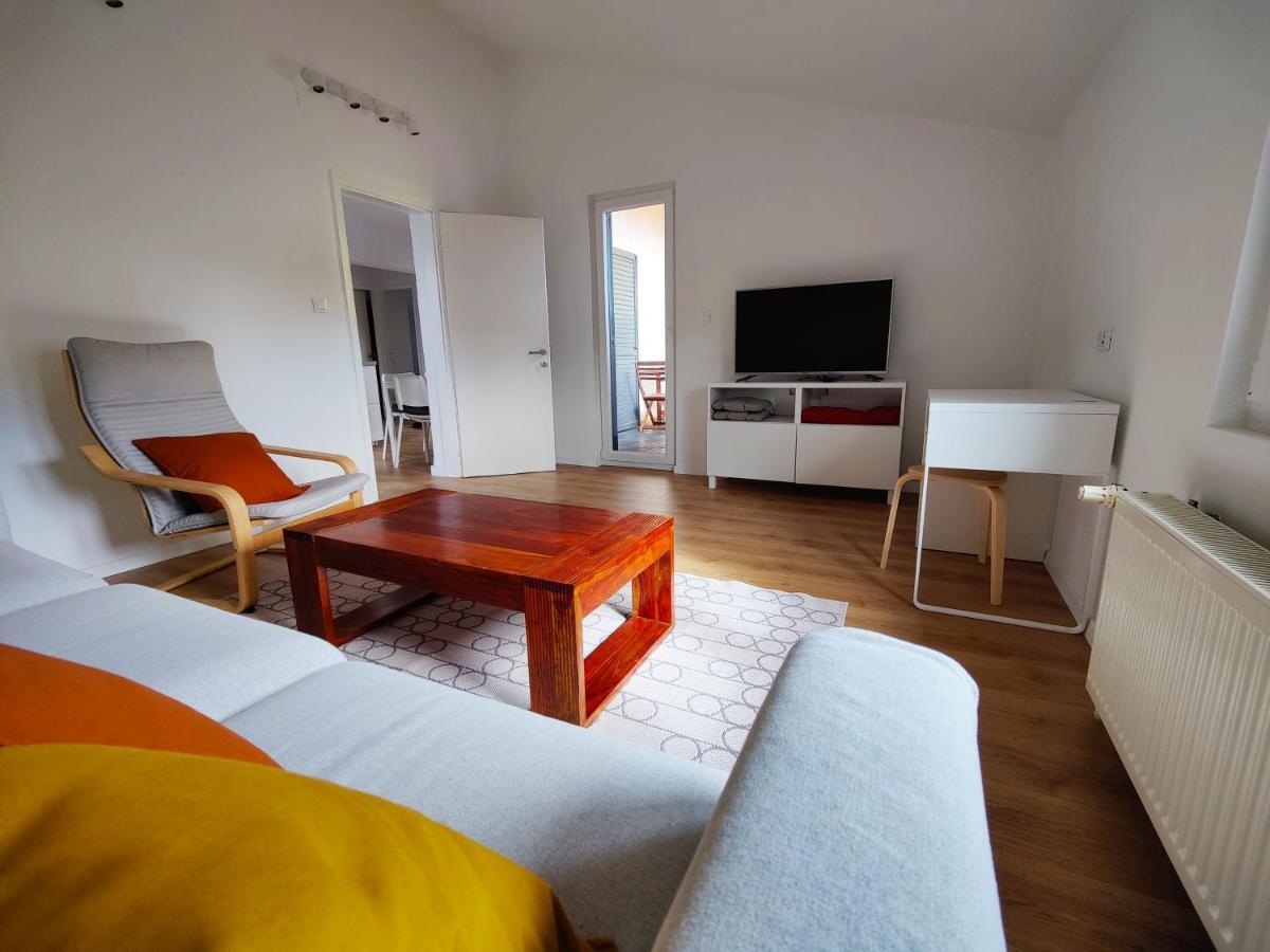 Apartment Lipa ロヴィニ エクステリア 写真