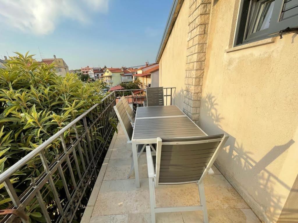 Apartment Lipa ロヴィニ エクステリア 写真